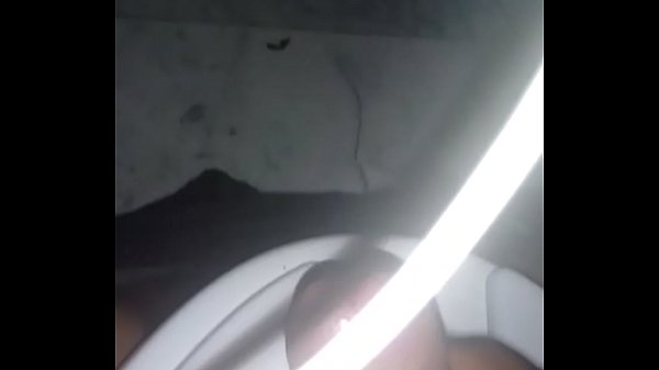 En el baño del trabajo un desestres para alguna chica