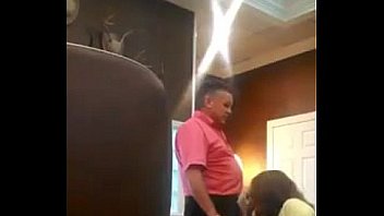 Haciendo bien su trabajo la secretaria